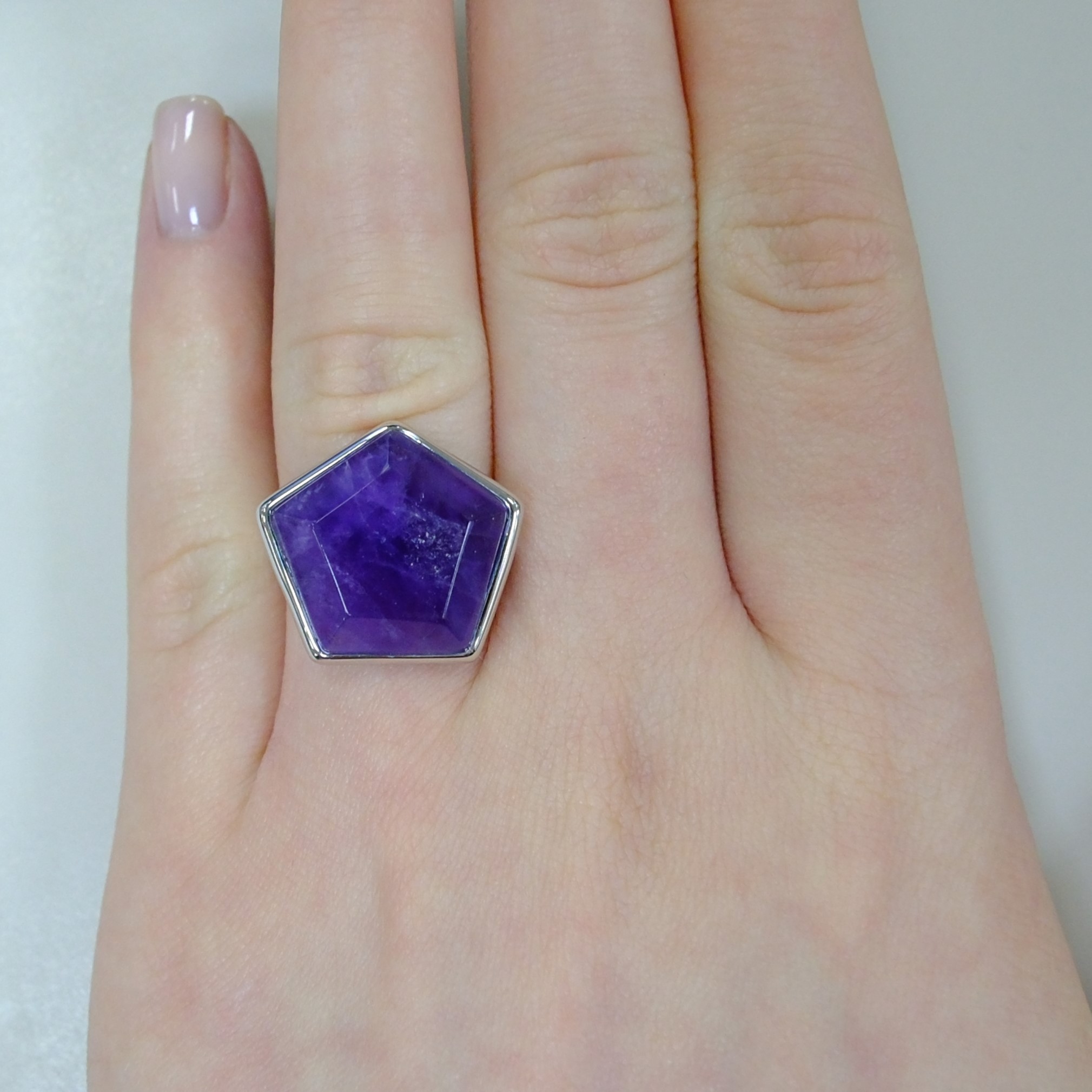 Серебряное кольцо с аметистом